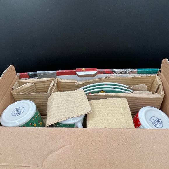 Gibson CHRISTMAS TREASURES 20pc Dinnerware Set OPEN BOX Service for 4 - Picture 4 of 10